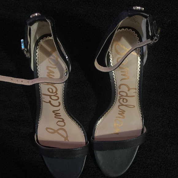 Black heels - Picture 1 of 2